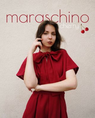 koktejlová 🍒 vaší garderóby! MARASCHINO CHERRY jsem ušila pro trochu víc drama v mé nabídce. Toto jsou šaty, za kterými se...